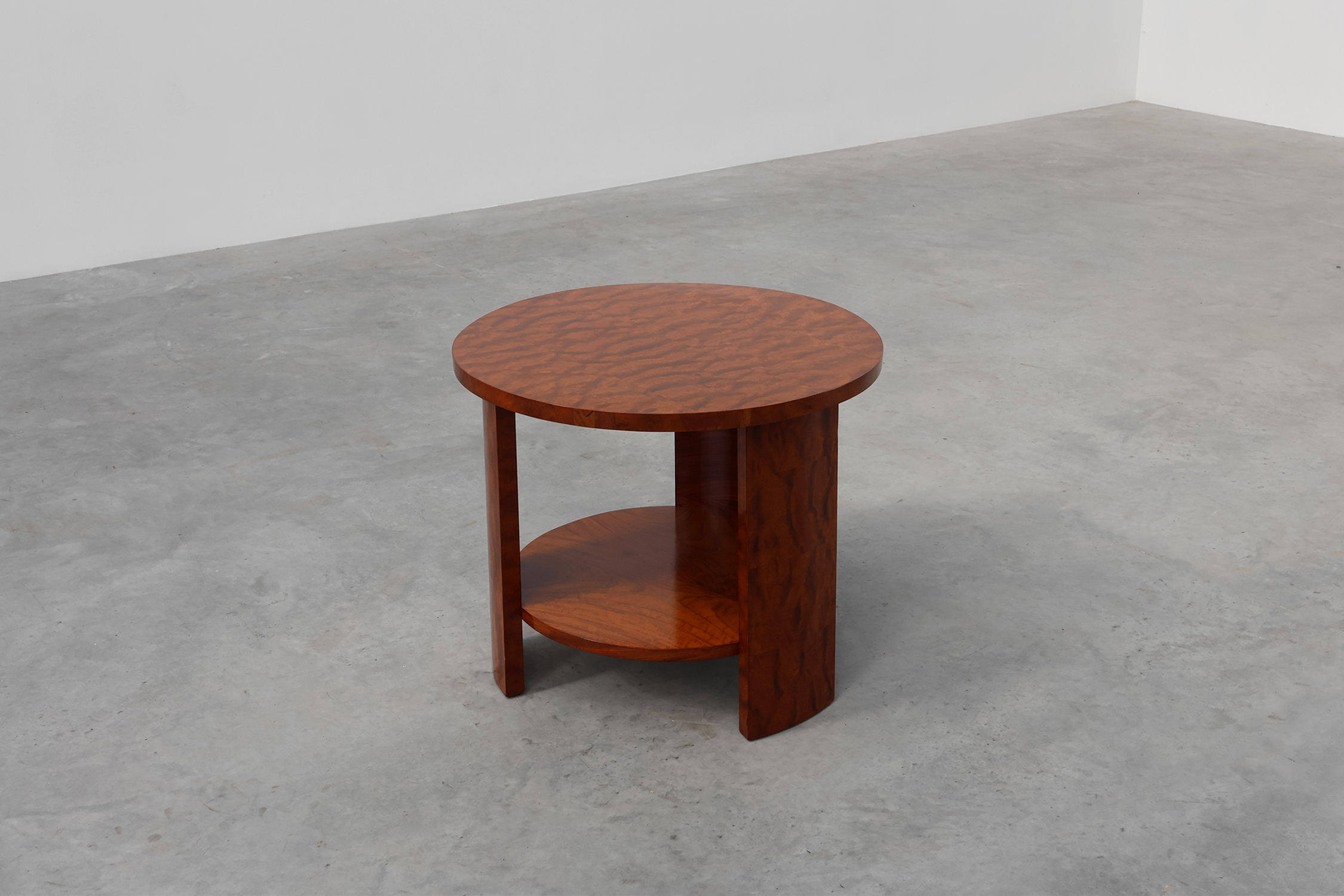 Round Art Deco coffee table in burl veneer, France ca. 1920thumbnail